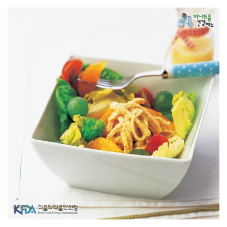 구운 닭고기 샐러드와 저나트륨 과일 드레싱 완성 사진