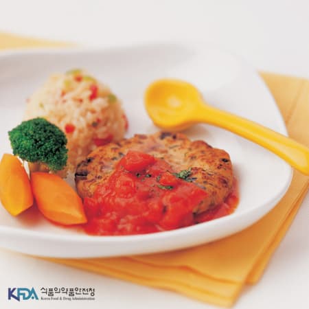 치킨 버거 스테이크 완성 사진