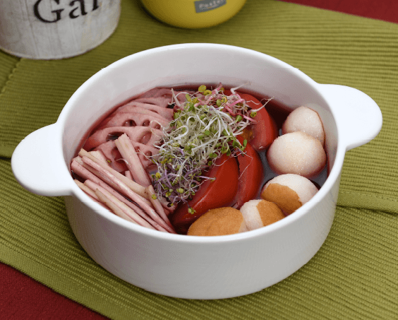 먹물소스를 곁들인 토마토피클 완성 사진