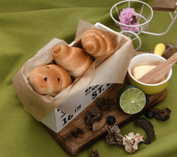 삼색 버터롤 완성 사진